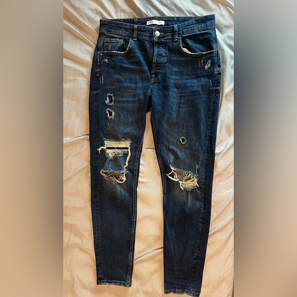 Zara Distressed Blue Jeans💙